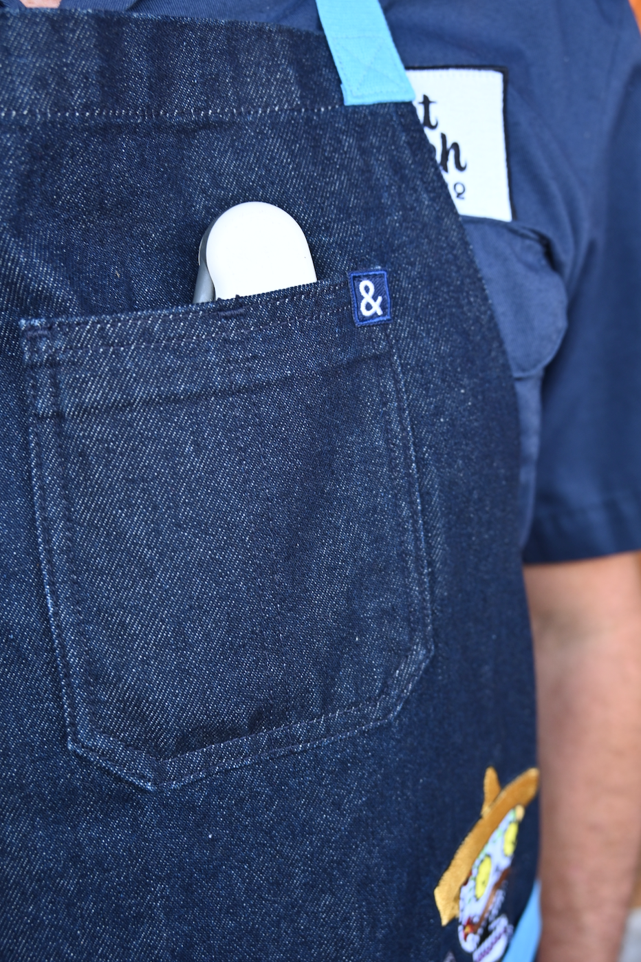 hedley-and-bennett-meat-church-apron-navy-s7 Screenshot_2024-07-03_at_2.52.10_PM.png